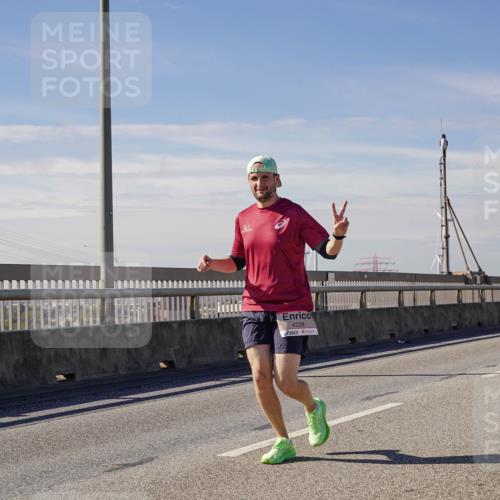 03.10.2025 - Köhlbrandbrückenlauf Michael Burmester http://msf.ph/oto/9073637 03.10.2025 12:38:58 Position 2 4228 meine-sportfotos.de