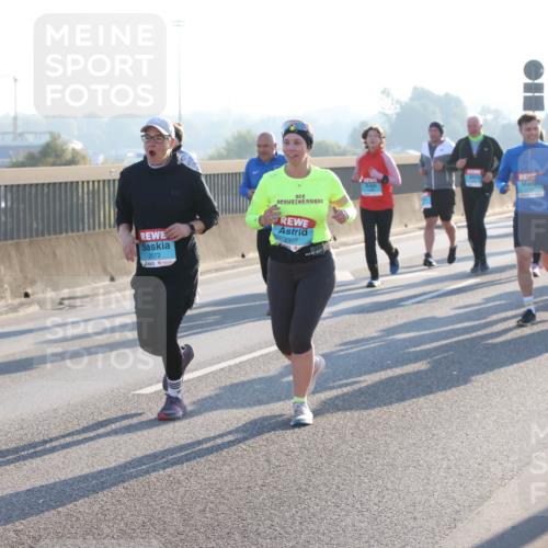 03.10.2025 - Köhlbrandbrückenlauf Lena Gebhardt http://msf.ph/oto/9073641 03.10.2025 09:25:02 Position 1 30, 2072, 2907 meine-sportfotos.de