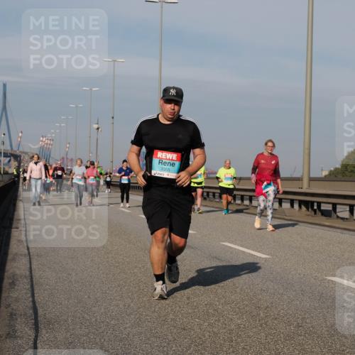 03.10.2025 - Köhlbrandbrückenlauf Fabian Wolf http://msf.ph/oto/9073642 03.10.2025 10:13:59 Position 3 3355 meine-sportfotos.de