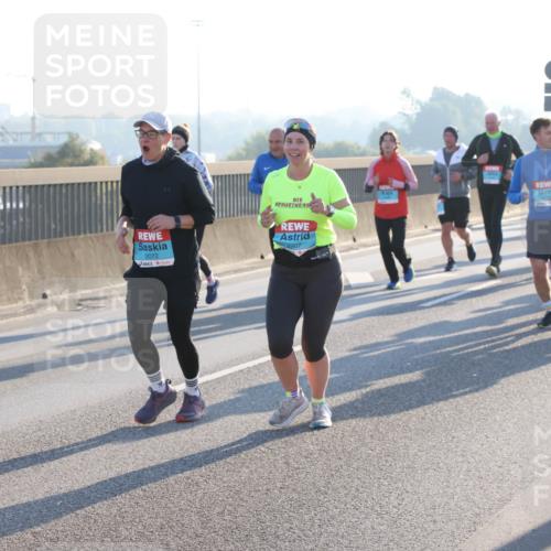 03.10.2025 - Köhlbrandbrückenlauf Lena Gebhardt http://msf.ph/oto/9073666 03.10.2025 09:25:03 Position 1 2072, 2907 meine-sportfotos.de