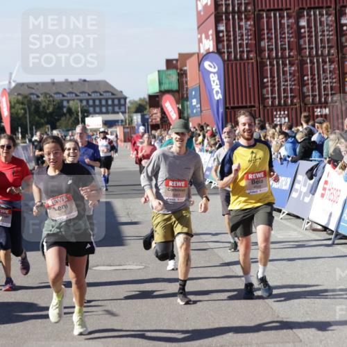 03.10.2025 - Köhlbrandbrückenlauf Jannik Wohlers http://msf.ph/oto/9073671 03.10.2025 13:15:58 Ziel 4374, 4423, 4495, 4548, 4677, 4805, 4833, 5022, 5023, 5217, 5867, 5868, 5879, 6270, 6271, 6301, 6445, 6507, 6536 meine-sportfotos.de