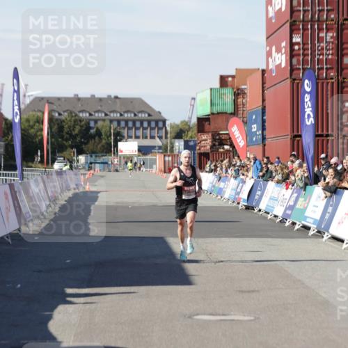 03.10.2025 - Köhlbrandbrückenlauf Jannik Wohlers http://msf.ph/oto/9073676 03.10.2025 12:44:53 Ziel 6610 meine-sportfotos.de