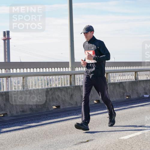 03.10.2025 - Köhlbrandbrückenlauf Michael Burmester http://msf.ph/oto/9073680 03.10.2025 12:39:03 Position 2  meine-sportfotos.de