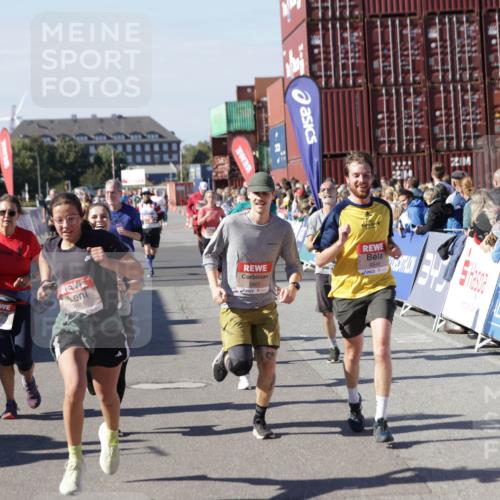 03.10.2025 - Köhlbrandbrückenlauf Jannik Wohlers http://msf.ph/oto/9073681 03.10.2025 13:15:58 Ziel 4374, 4423, 4495, 4548, 4677, 4805, 4833, 5022, 5023, 5217, 5867, 5868, 5879, 6270, 6271, 6301, 6445, 6507, 6536 meine-sportfotos.de