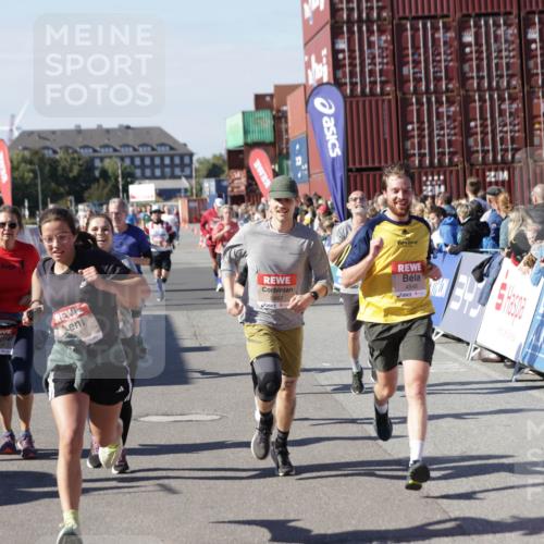03.10.2025 - Köhlbrandbrückenlauf Jannik Wohlers http://msf.ph/oto/9073689 03.10.2025 13:15:58 Ziel 4374, 4423, 4495, 4548, 4677, 4805, 4833, 5022, 5023, 5217, 5867, 5868, 5879, 6270, 6271, 6301, 6445, 6507, 6536 meine-sportfotos.de