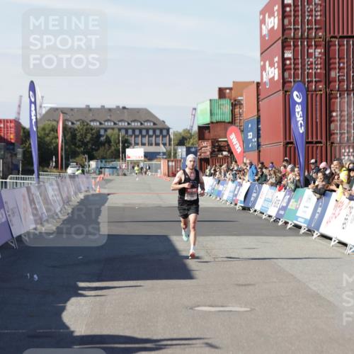 03.10.2025 - Köhlbrandbrückenlauf Jannik Wohlers http://msf.ph/oto/9073694 03.10.2025 12:44:53 Ziel 6610 meine-sportfotos.de