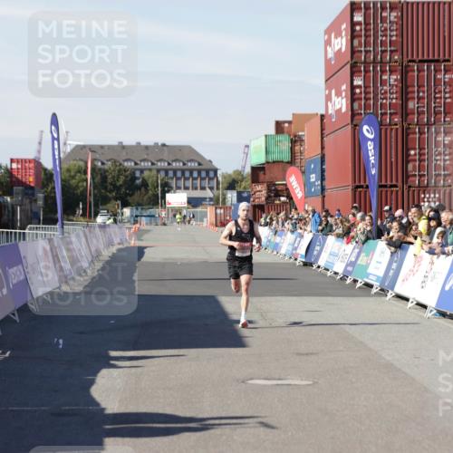 03.10.2025 - Köhlbrandbrückenlauf Jannik Wohlers http://msf.ph/oto/9073700 03.10.2025 12:44:53 Ziel 6610 meine-sportfotos.de