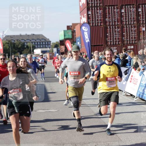 03.10.2025 - Köhlbrandbrückenlauf Jannik Wohlers http://msf.ph/oto/9073707 03.10.2025 13:15:58 Ziel 4374, 4423, 4495, 4548, 4677, 4805, 4833, 5022, 5023, 5217, 5867, 5868, 5879, 6270, 6271, 6301, 6445, 6507, 6536 meine-sportfotos.de