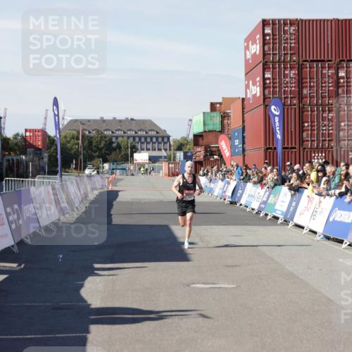 03.10.2025 - Köhlbrandbrückenlauf Jannik Wohlers http://msf.ph/oto/9073710 03.10.2025 12:44:54 Ziel 6610 meine-sportfotos.de