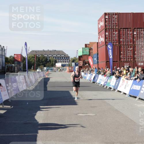 03.10.2025 - Köhlbrandbrückenlauf Jannik Wohlers http://msf.ph/oto/9073718 03.10.2025 12:44:54 Ziel 6610 meine-sportfotos.de