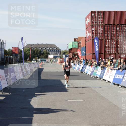 03.10.2025 - Köhlbrandbrückenlauf Jannik Wohlers http://msf.ph/oto/9073728 03.10.2025 12:44:54 Ziel 6610 meine-sportfotos.de