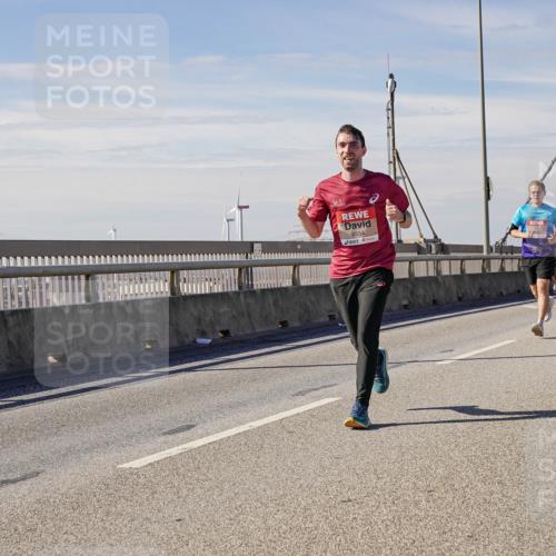 03.10.2025 - Köhlbrandbrückenlauf Michael Burmester http://msf.ph/oto/9073735 03.10.2025 12:39:06 Position 2 4554 meine-sportfotos.de