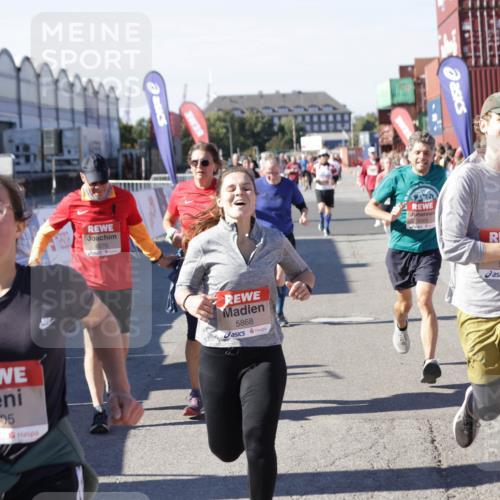 03.10.2025 - Köhlbrandbrückenlauf Jannik Wohlers http://msf.ph/oto/9073740 03.10.2025 13:15:59 Ziel 4374, 4423, 4495, 4548, 4644, 4677, 4805, 4833, 5022, 5023, 5217, 5867, 5868, 5879, 6270, 6271, 6301, 6445, 6507, 6712 meine-sportfotos.de