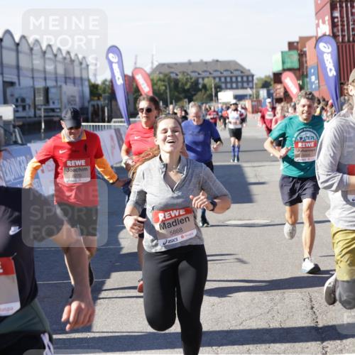 03.10.2025 - Köhlbrandbrückenlauf Jannik Wohlers http://msf.ph/oto/9073749 03.10.2025 13:16:00 Ziel 4374, 4423, 4495, 4548, 4644, 4677, 4805, 4833, 5022, 5023, 5217, 5867, 5868, 5879, 6270, 6271, 6301, 6445, 6507, 6712 meine-sportfotos.de