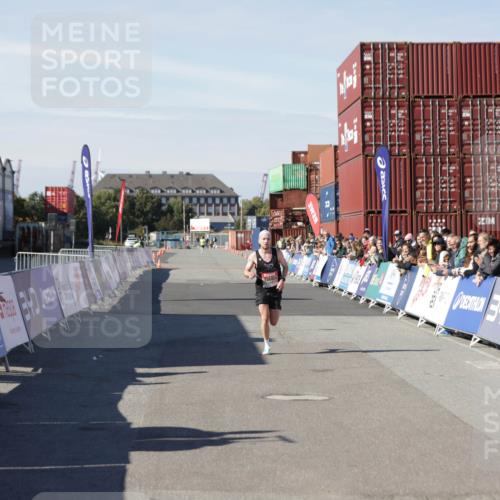 03.10.2025 - Köhlbrandbrückenlauf Jannik Wohlers http://msf.ph/oto/9073768 03.10.2025 12:44:54 Ziel 6610 meine-sportfotos.de