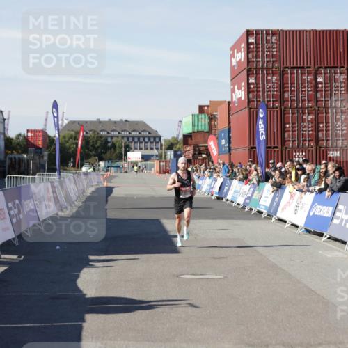 03.10.2025 - Köhlbrandbrückenlauf Jannik Wohlers http://msf.ph/oto/9073787 03.10.2025 12:44:54 Ziel 6610 meine-sportfotos.de