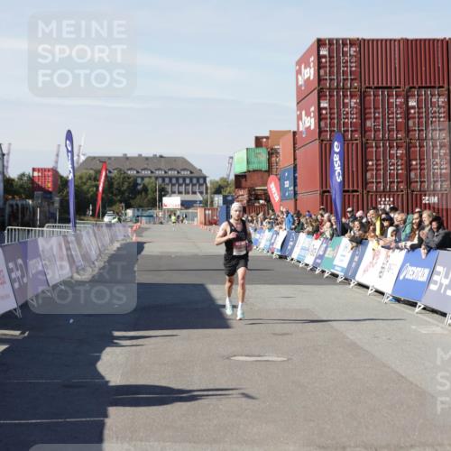 03.10.2025 - Köhlbrandbrückenlauf Jannik Wohlers http://msf.ph/oto/9073796 03.10.2025 12:44:54 Ziel 6610 meine-sportfotos.de