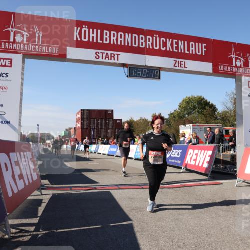 03.10.2025 - Köhlbrandbrückenlauf Lena Gebhardt http://msf.ph/oto/9073797 03.10.2025 13:38:19 Ziel 4435, 5139, 5335, 5509, 5632, 6581, 6582, 6583 meine-sportfotos.de