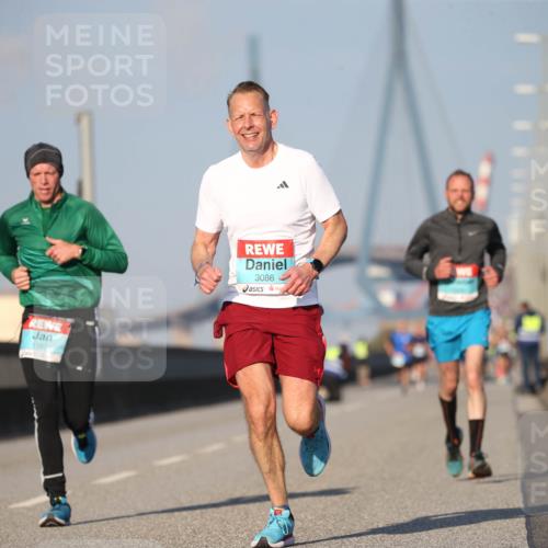03.10.2025 - Köhlbrandbrückenlauf Jannik Wohlers http://msf.ph/oto/9073800 03.10.2025 09:39:56 Position 3 1187, 3086 meine-sportfotos.de