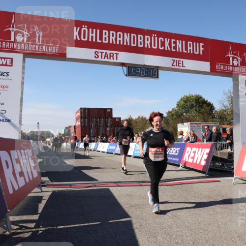 03.10.2025 - Köhlbrandbrückenlauf Lena Gebhardt http://msf.ph/oto/9073810 03.10.2025 13:38:19 Ziel 4435, 5139, 5335, 5509, 5632, 6581, 6582, 6583 meine-sportfotos.de