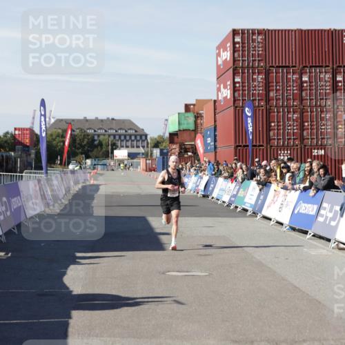 03.10.2025 - Köhlbrandbrückenlauf Jannik Wohlers http://msf.ph/oto/9073815 03.10.2025 12:44:54 Ziel 6610 meine-sportfotos.de