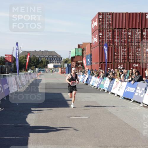 03.10.2025 - Köhlbrandbrückenlauf Jannik Wohlers http://msf.ph/oto/9073824 03.10.2025 12:44:54 Ziel 6610 meine-sportfotos.de