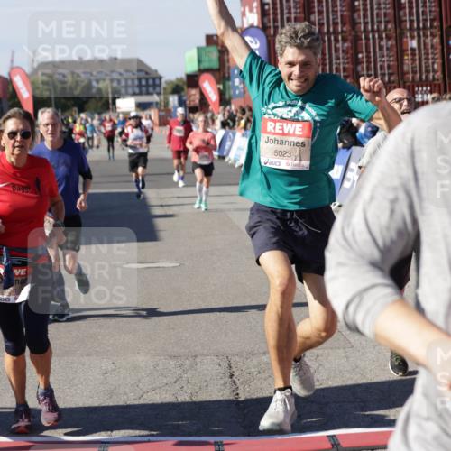 03.10.2025 - Köhlbrandbrückenlauf Jannik Wohlers http://msf.ph/oto/9073830 03.10.2025 13:16:01 Ziel 4374, 4423, 4495, 4548, 4644, 4677, 4805, 4833, 5022, 5023, 5217, 5867, 5868, 5879, 6270, 6271, 6301, 6507, 6712 meine-sportfotos.de
