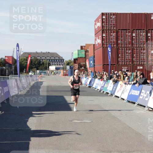 03.10.2025 - Köhlbrandbrückenlauf Jannik Wohlers http://msf.ph/oto/9073836 03.10.2025 12:44:54 Ziel 6610 meine-sportfotos.de