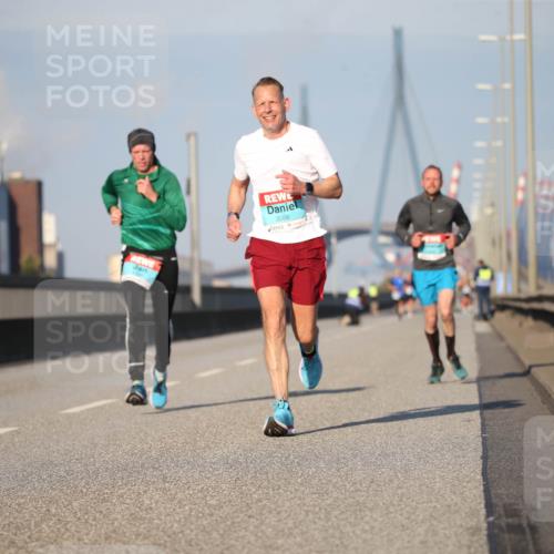03.10.2025 - Köhlbrandbrückenlauf Jannik Wohlers http://msf.ph/oto/9073838 03.10.2025 09:39:56 Position 3 3086 meine-sportfotos.de