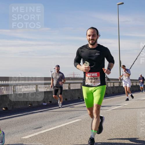 03.10.2025 - Köhlbrandbrückenlauf Michael Burmester http://msf.ph/oto/9073839 03.10.2025 12:39:12 Position 2 4215, 4016 meine-sportfotos.de