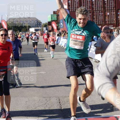 03.10.2025 - Köhlbrandbrückenlauf Jannik Wohlers http://msf.ph/oto/9073841 03.10.2025 13:16:01 Ziel 4374, 4423, 4495, 4548, 4644, 4677, 4805, 4833, 5022, 5023, 5217, 5867, 5868, 5879, 6270, 6271, 6301, 6507, 6712 meine-sportfotos.de