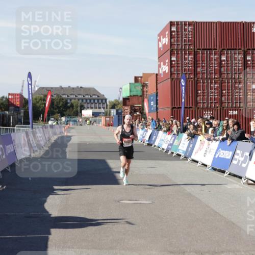 03.10.2025 - Köhlbrandbrückenlauf Jannik Wohlers http://msf.ph/oto/9073844 03.10.2025 12:44:54 Ziel 6610 meine-sportfotos.de