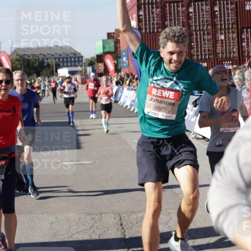 03.10.2025 - Köhlbrandbrückenlauf Jannik Wohlers http://msf.ph/oto/9073849 03.10.2025 13:16:01 Ziel 4374, 4423, 4495, 4548, 4644, 4677, 4805, 4833, 5022, 5023, 5217, 5867, 5868, 5879, 6270, 6271, 6301, 6507, 6712 meine-sportfotos.de