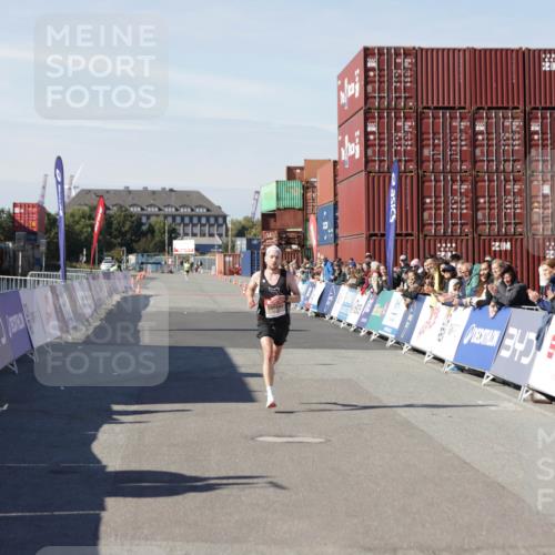 03.10.2025 - Köhlbrandbrückenlauf Jannik Wohlers http://msf.ph/oto/9073863 03.10.2025 12:44:54 Ziel 6610 meine-sportfotos.de