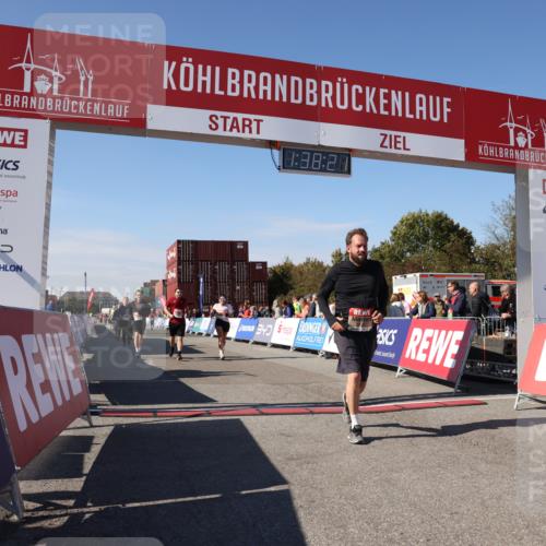 03.10.2025 - Köhlbrandbrückenlauf Lena Gebhardt http://msf.ph/oto/9073864 03.10.2025 13:38:21 Ziel 4435, 5139, 5335, 5439, 5509, 6581, 6582, 6583 meine-sportfotos.de