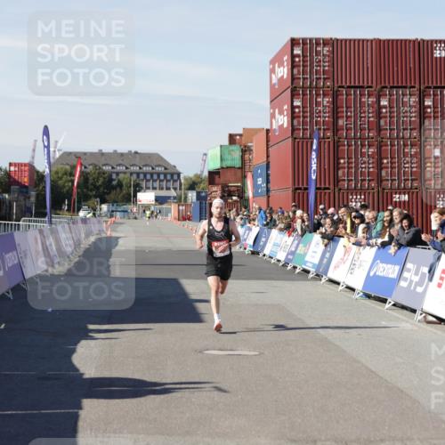 03.10.2025 - Köhlbrandbrückenlauf Jannik Wohlers http://msf.ph/oto/9073872 03.10.2025 12:44:54 Ziel 6610 meine-sportfotos.de
