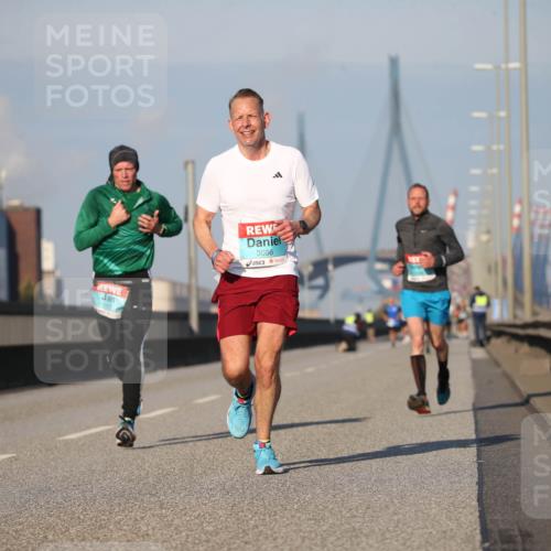 03.10.2025 - Köhlbrandbrückenlauf Jannik Wohlers http://msf.ph/oto/9073873 03.10.2025 09:39:57 Position 3 3086 meine-sportfotos.de