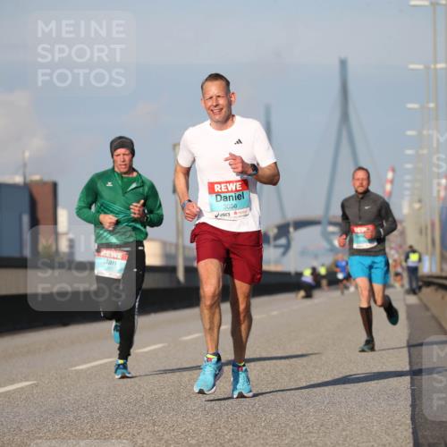 03.10.2025 - Köhlbrandbrückenlauf Jannik Wohlers http://msf.ph/oto/9073878 03.10.2025 09:39:57 Position 3 1187, 3086 meine-sportfotos.de