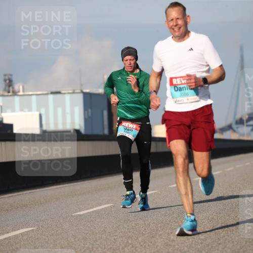 03.10.2025 - Köhlbrandbrückenlauf Jannik Wohlers http://msf.ph/oto/9073899 03.10.2025 09:39:58 Position 3 1187, 3086, 1026 meine-sportfotos.de