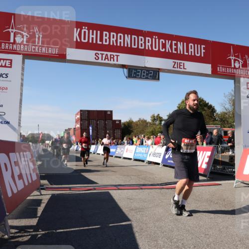 03.10.2025 - Köhlbrandbrückenlauf Lena Gebhardt http://msf.ph/oto/9073901 03.10.2025 13:38:21 Ziel 4435, 5139, 5335, 5439, 5509, 6581, 6582, 6583 meine-sportfotos.de