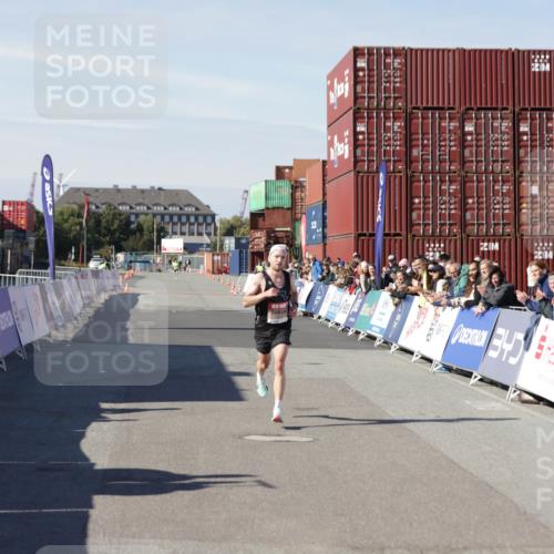 03.10.2025 - Köhlbrandbrückenlauf Jannik Wohlers http://msf.ph/oto/9073906 03.10.2025 12:44:55 Ziel 6610 meine-sportfotos.de