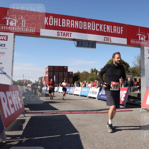 03.10.2025 - Köhlbrandbrückenlauf Lena Gebhardt http://msf.ph/oto/9073910 03.10.2025 13:38:22 Ziel 4435, 4697, 5139, 5335, 5439, 5509, 6581, 6582, 6583 meine-sportfotos.de