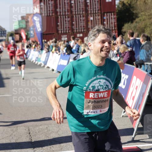 03.10.2025 - Köhlbrandbrückenlauf Jannik Wohlers http://msf.ph/oto/9073913 03.10.2025 13:16:01 Ziel 4374, 4423, 4495, 4548, 4644, 4677, 4805, 4833, 5022, 5023, 5217, 5867, 5868, 5879, 6270, 6271, 6301, 6507, 6712 meine-sportfotos.de