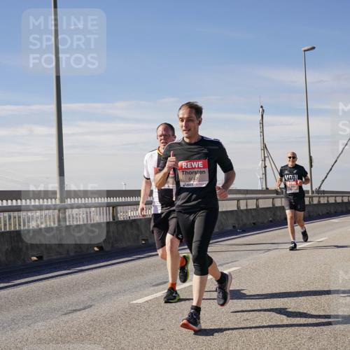03.10.2025 - Köhlbrandbrückenlauf Michael Burmester http://msf.ph/oto/9073918 03.10.2025 12:39:19 Position 2 6042 meine-sportfotos.de