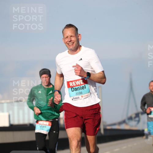 03.10.2025 - Köhlbrandbrückenlauf Jannik Wohlers http://msf.ph/oto/9073919 03.10.2025 09:39:58 Position 3 3086 meine-sportfotos.de
