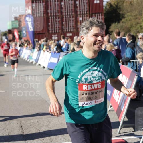 03.10.2025 - Köhlbrandbrückenlauf Jannik Wohlers http://msf.ph/oto/9073921 03.10.2025 13:16:01 Ziel 4374, 4423, 4495, 4548, 4644, 4677, 4805, 4833, 5022, 5023, 5217, 5867, 5868, 5879, 6270, 6271, 6301, 6507, 6712 meine-sportfotos.de