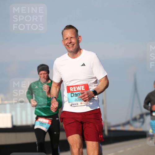 03.10.2025 - Köhlbrandbrückenlauf Jannik Wohlers http://msf.ph/oto/9073923 03.10.2025 09:39:59 Position 3 3086 meine-sportfotos.de