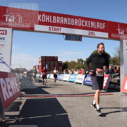03.10.2025 - Köhlbrandbrückenlauf Lena Gebhardt http://msf.ph/oto/9073924 03.10.2025 13:38:22 Ziel 4435, 4697, 5139, 5335, 5439, 5509, 6581, 6582, 6583 meine-sportfotos.de