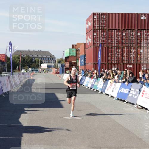 03.10.2025 - Köhlbrandbrückenlauf Jannik Wohlers http://msf.ph/oto/9073928 03.10.2025 12:44:55 Ziel 6610 meine-sportfotos.de