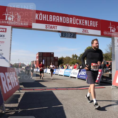 03.10.2025 - Köhlbrandbrückenlauf Lena Gebhardt http://msf.ph/oto/9073934 03.10.2025 13:38:22 Ziel 4435, 4697, 5139, 5335, 5439, 5509, 6581, 6582, 6583 meine-sportfotos.de